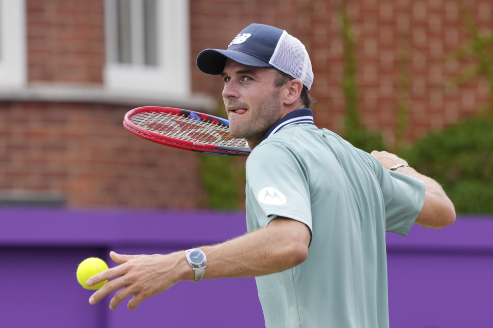 佩的头球为 佩的头球为